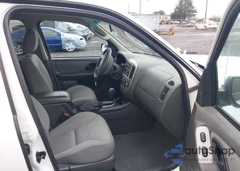 2005 Ford Escape Xlt z USA, uszkodzony, nr VIN 1FMYU93105KA05917